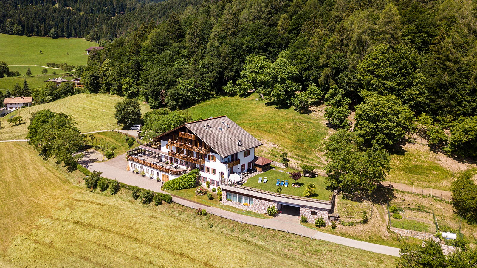 Draufsicht auf das Hotel in Tiesens